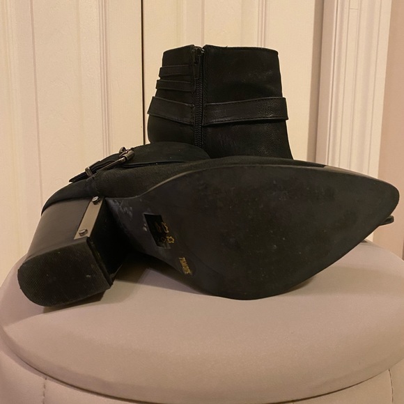 Vince Camuto Adelfi Black Womens Booties - Picture 9 of 9
